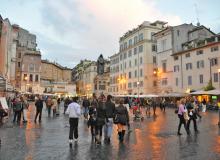 The heretic Giordano Bruno stands on the spot where he was burned. Photo by Cameron Hewitt